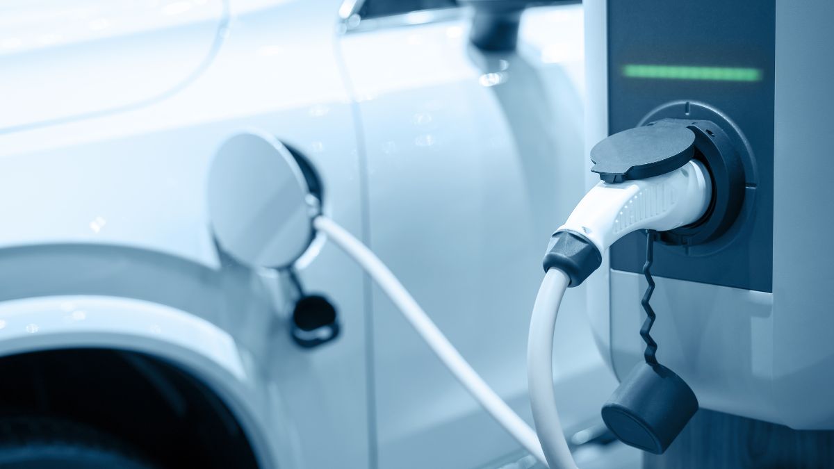 tata-motors-unit-hpcl-sign-agreement-to-install-5000-vehicle-charging-stations-across-country-details